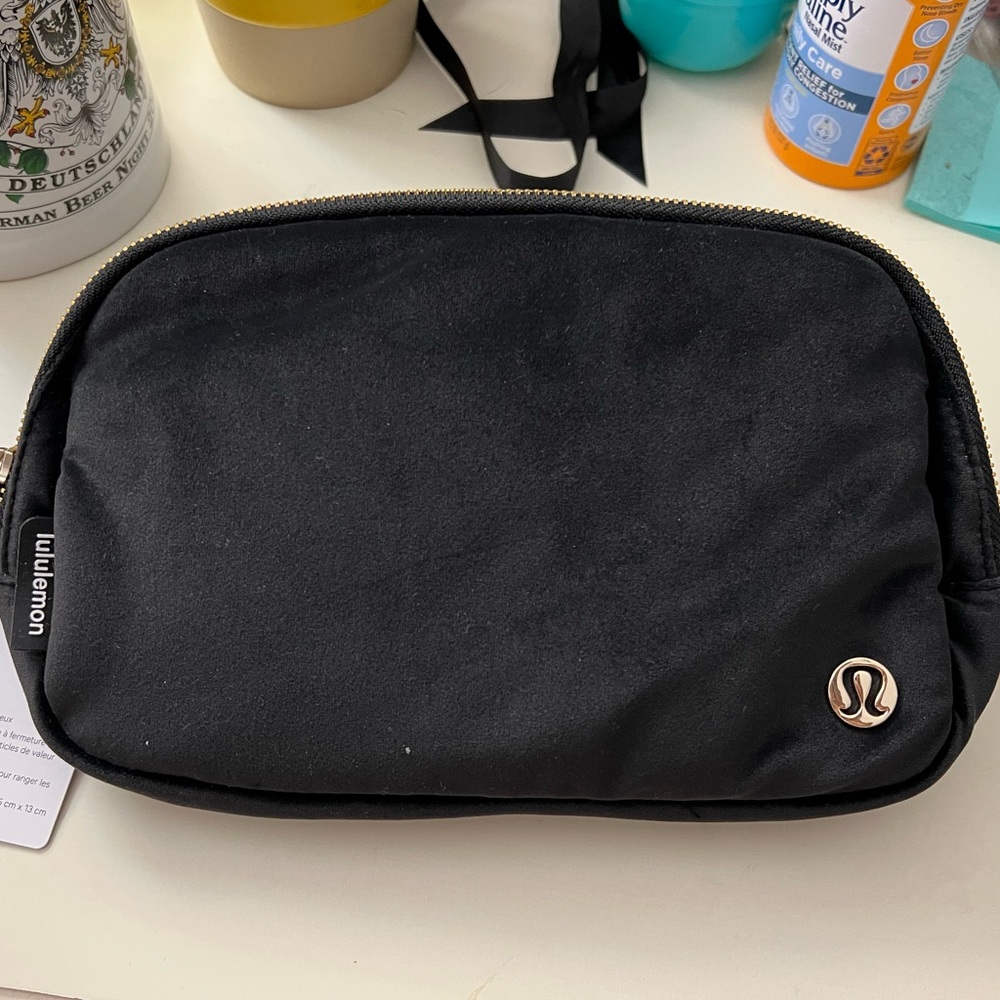 lululemon belt bag